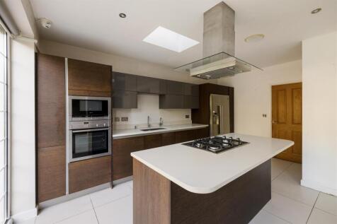 Hermitage Close, E18