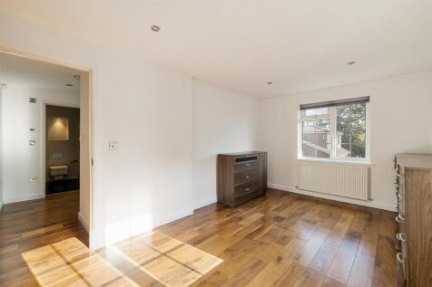 Hermitage Close, E18