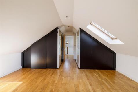 Hermitage Close, E18