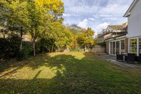 Hermitage Close, E18