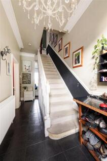 St. Albans Crescent, IG8