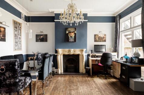 St. Albans Crescent, IG8