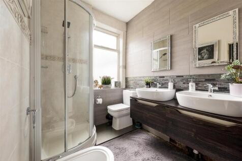 St. Albans Crescent, IG8