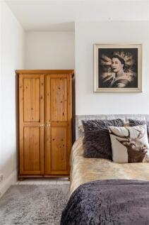 St. Albans Crescent, IG8