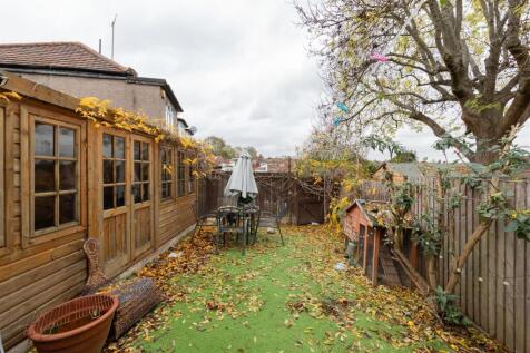 St. Albans Crescent, IG8