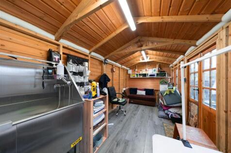 St. Albans Crescent, IG8