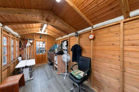 St. Albans Crescent, IG8