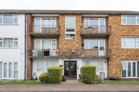 Snakes Lane West, IG8