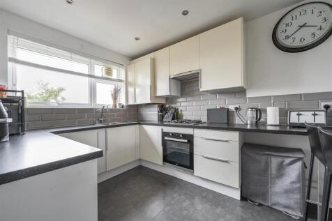 Snakes Lane West, IG8