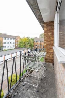 Snakes Lane West, IG8