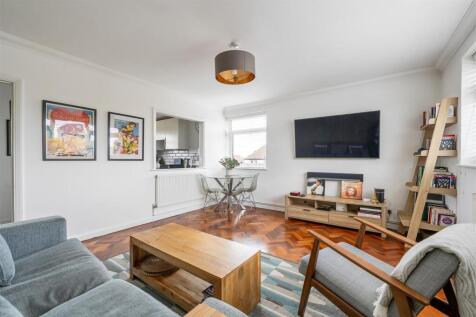 Snakes Lane West, IG8