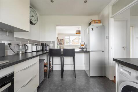 Snakes Lane West, IG8