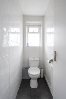 Snakes Lane West, IG8