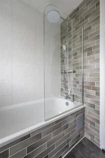 Snakes Lane West, IG8