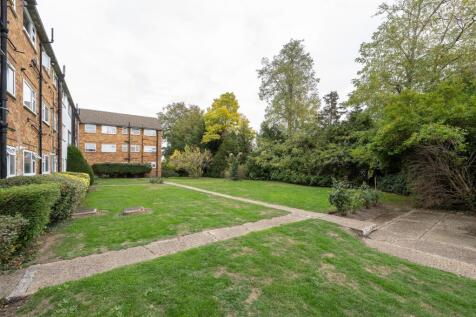 Snakes Lane West, IG8