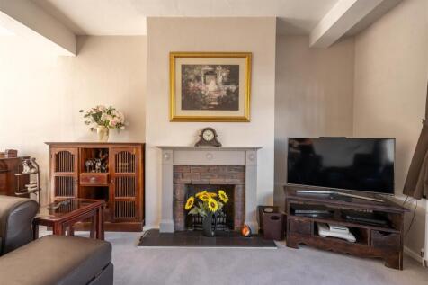 Sherwood Avenue, E18