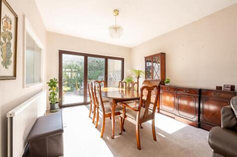 Sherwood Avenue, E18