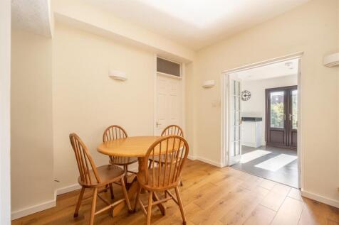 Sherwood Avenue, E18