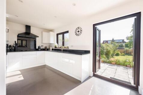 Sherwood Avenue, E18