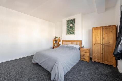 Sherwood Avenue, E18