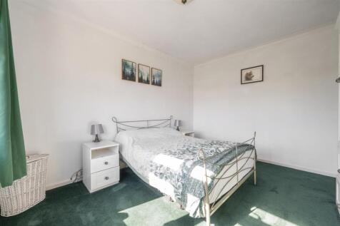 Sherwood Avenue, E18