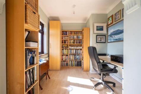 Sherwood Avenue, E18