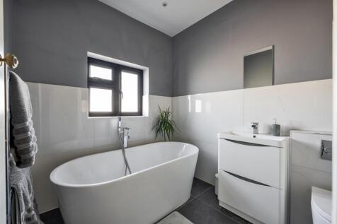 Sherwood Avenue, E18