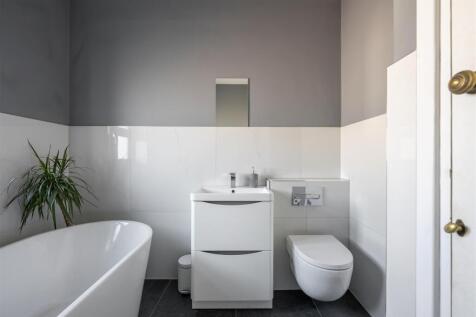 Sherwood Avenue, E18