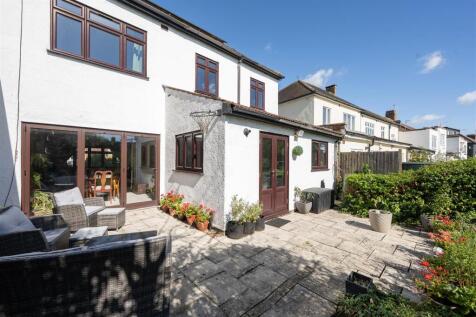 Sherwood Avenue, E18