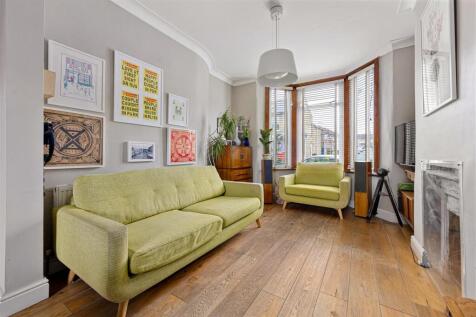 Ashford Road, E18