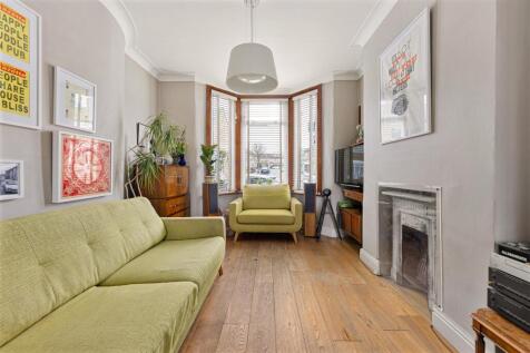 Ashford Road, E18