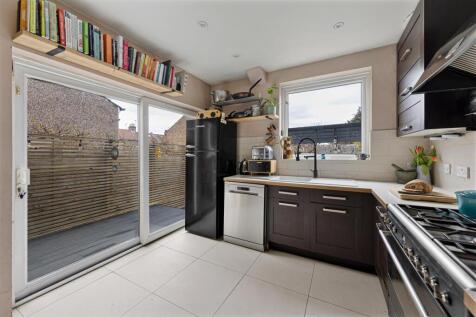 Ashford Road, E18