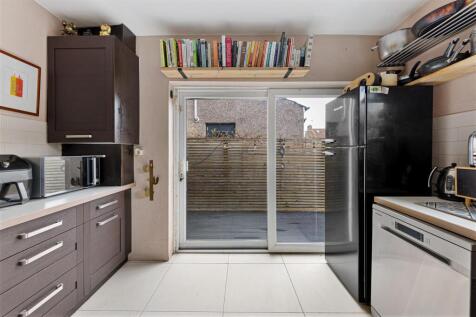 Ashford Road, E18