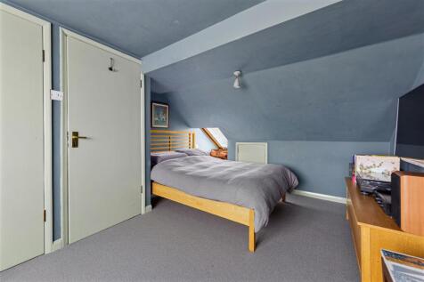 Ashford Road, E18