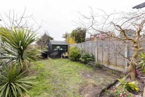 Ashford Road, E18