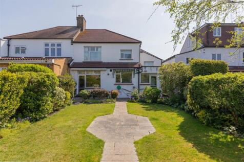 Byron Avenue, E18