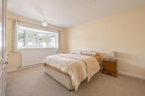 High View Road, E18