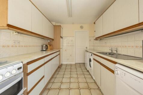 High View Road, E18
