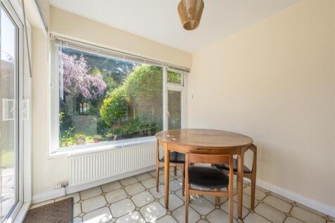 High View Road, E18