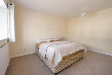High View Road, E18