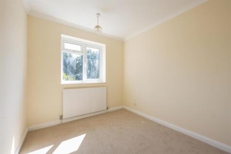 High View Road, E18