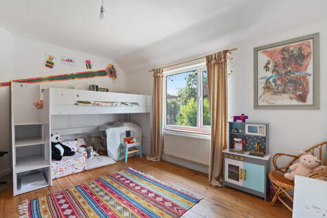 63 Auckland Road,...