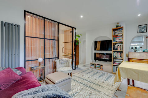 Flat 5, 8a Harold...