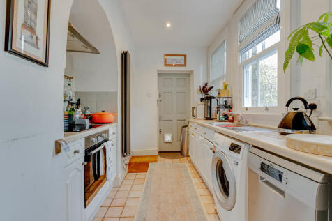 Flat 5, 8a Harold...