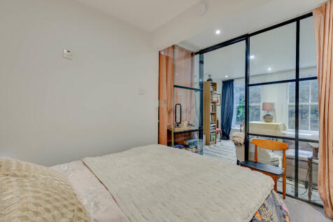 Flat 5, 8a Harold...