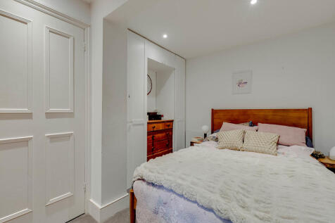 Flat 5, 8a Harold...