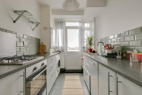 32 Highlands Cour...