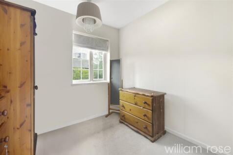 bed-5-Conyers-Close.jpg