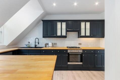 Chiswick High Road 45 Flat C PH8.jpg