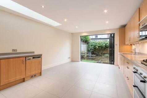 51 St Albans Avenue Ph5.jpg